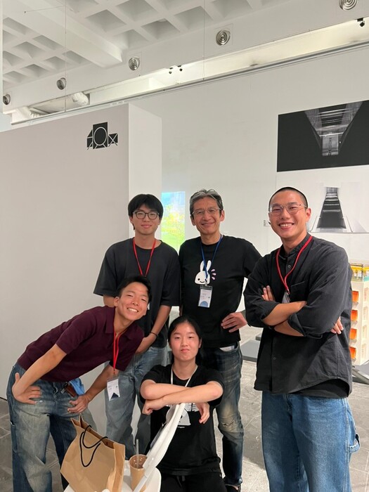 【榮譽】本屆畢業生邵信安畢業設計獲選 IEAGD 國際大評圖 以建築回應泰緬邊境難民生活圖片