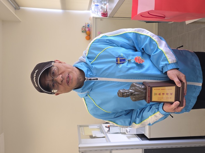 【榮譽】耕耘華岡三十載：本系溫國忠副教授獲頒「服務 30 年紀念獎座」圖片